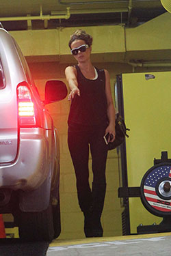 Kate Beckinsale – Saliendo del gimnasio en Beverly Hills: fotos de celebridades,  celebridad caliente,  gimnasia,  Estilo de la calle de la celebridad  