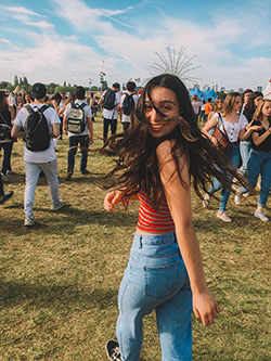 Yvette Arriaga jeans outfits para niñas, foto divertida, festival: Atuendos De Coachella,  Atuendo De Vaqueros,  Festival de la diligencia,  Trueno del país  