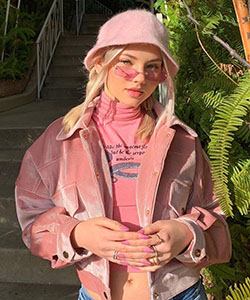 Combinación de color rosa con accesorio de moda, chaqueta.: desgaste de hierro,  moda grunge,  Trajes para adolescentes,  Accesorio de moda,  Traje rosa  