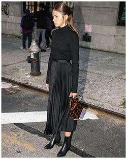 Outfit falda midi negra falda plisada negra, street fashion: Traje negro,  Estilo callejero,  Falda plisada negra,  Falda plisada  