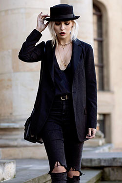 Traje de color negro, debes probar con accesorios de moda, blazer, fedora: Traje negro,  blogger de moda,  Traje de camiseta,  Accesorio de moda,  Estilo callejero  