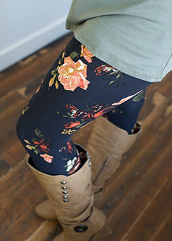Mujeres en leggins y zapatos.: Chicas Calientes,  Trajes De Legging  