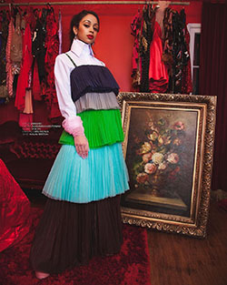 Vestimenta formal magenta y verde, consejos de moda.: Fotografía de moda,  Liza Koshy,  Traje Magenta Y Verde  
