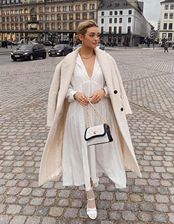 Combinación de color blanco con bolso de vestir, moda callejera.: top corto,  Estilo callejero  