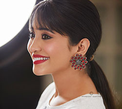 Shivangi Joshi Lovely Face, labios naturales, peinado de niñas: Ideas de peinado,  Chicas Lindas Instagram,  Chicas Lindas De Instagram,  Shivangi Joshi Instagram  