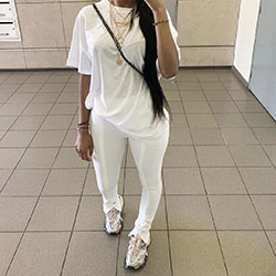 traje blanco elegante con jeans, foto de piernas, ideas de vestuario: Atuendos Informales,  Jeans blancos  