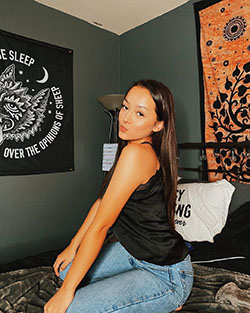 Ideas de vestidos Hailey Orona jeans, piernas finas, color de cabello negro: Atuendo De Vaqueros,  Hailey Orona Instagram  