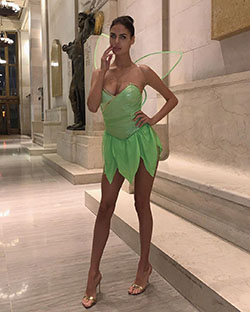 combinación de color verde con vestido de cóctel, piernas sexy: vestidos de coctel,  Fotografía de moda,  Vestido verde  