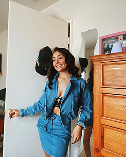 Denim negro y azul, jeans, diseños de ropa.: Traje negro y azul,  Hailey Orona Instagram,  Parte superior de mezclilla  