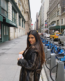 Daniella Salvi girls instagram photos, Long Hair Women y Hairstyle For Girls: Estilo callejero,  Pelo largo,  Chicas Lindas De Instagram  