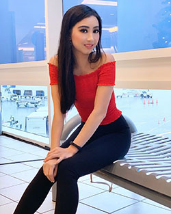 Elizabeth Nguyen mejores ideas para sesiones de fotos, chicas de piernas calientes, fotos de piernas: Pelo largo,  Atuendos Sexys,  modelo caliente,  pelo negro,  chicas de instagram,  vestidos calientes,  Chicas Lindas De Instagram  