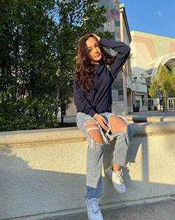Hailey Orona denim, jeans color dress, ideas para fotos de instagram: Mezclilla,  Atuendo De Vaqueros,  Hailey Orona Instagram  