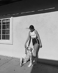 Annie LeBlanc hermosas fotos de chicas, fotos de piernas calientes, en blanco y negro: Traje Blanco Y Negro,  Instagram de Annie LeBlanc  
