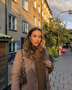 Isabelle Tounsi girls instagram photos, natural blong hairs y Hair Style: Estilo callejero,  Atuendos Informales,  Pelo rubio,  Chicas Lindas De Instagram  