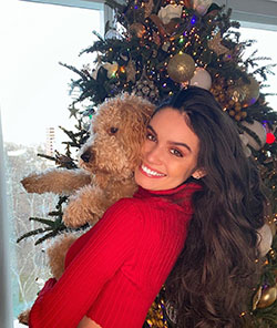 Anne De Paula Cabello largo en capas, decoración navideña, adorno navideño: árbol de Navidad,  Decoración navideña,  Decoración navideña,  Pelo largo,  oso de peluche,  Nochebuena  