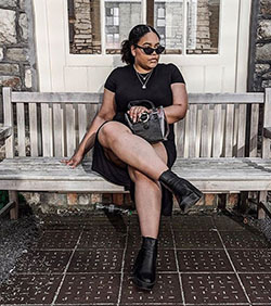 Vestido de color sentado, sesión de fotos.: Traje negro,  Chicas Calientes  