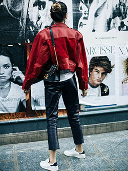 Chaqueta de cuero grande moda 1980 en moda, moda callejera: Traje de camiseta,  Estilo callejero,  traje rojo,  Trajes De Pantalón De Cuero,  MODA  
