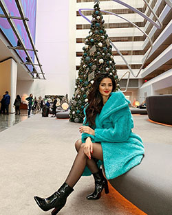 Mahlagha Jaberi muslos femeninos, piernas finas, tacones altos: árbol de Navidad,  chicas de instagram,  Atuendos Con Botas,  vestidos calientes  