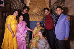 Ropa formal de Shivangi Joshi, traje elegante de sari, recepción de bodas: Recepción de la boda,  Sari,  Shivangi Joshi Instagram  