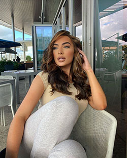Poses de sesión de fotos de Gabriella Depardon, fotografía de modelo, piernas sexy: Pelo largo,  Atuendos Sexys,  modelo caliente,  Chicas Lindas De Instagram  