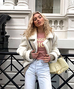 Jeans de Elsa Hosk, atuendo color piel, poses para sesión de fotos: chicas de instagram,  Atuendo De Vaqueros  
