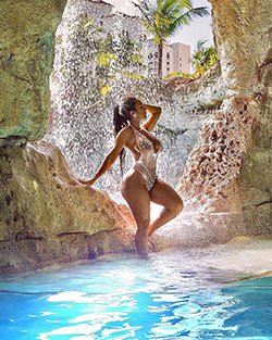 Aylen Alvarez bikini traje de baño vestido para mujer, divirtiéndose: trajes de baño,  Alberca,  chicas de instagram  