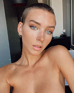 Rachel Cook Face Makeup, lápiz labial natural, peinado: chicas de instagram,  Ideas de peinado,  Chicas Lindas De Instagram  