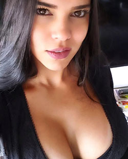 Daniela Baptista La selfie más sexy de Instagram con cabellos negros oscuros: pelo negro,  chicas de instagram,  Ideas de peinado,  Chicas Lindas De Instagram  