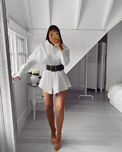 Foto de piernas de Emma Spiliopoulos, consejos de moda, calzado: Traje Blanco Y Negro  