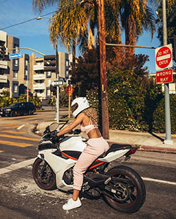 Jena Frumes fotografía para niña, diseño automotriz, moto: chicas de instagram  