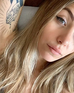 Melanie Pavola blond hairs pic, Face Makeup Ideas y Perfect Lips: Pelo largo,  Ideas para teñir el cabello,  Pelo rubio,  chicas de instagram,  Ideas de peinado,  Chicas Lindas De Instagram  