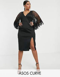 Vestido midi con capa y plumas sintéticas de Asos Design Curve: vestidos de coctel,  modelo,  Traje negro,  pequeño vestido negro  