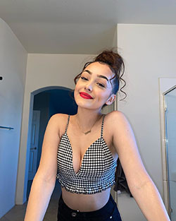Hailey Orona hot & sexy photo dresses ideas, Natural Glossy Lips, outfit ideas: Chicas Lindas De Instagram,  Hailey Orona Instagram  