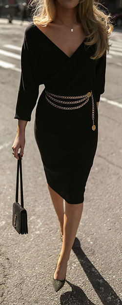 Vestido negro con cinturón dorado: Traje negro,  Falda de tubo,  Chicas Calientes,  Estilo callejero,  pequeño vestido negro  