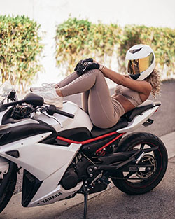 Jena Frumes, equipo de protección personal, casco de moto, diseño automotriz: chicas de instagram,  Jena Frumes Instagram  
