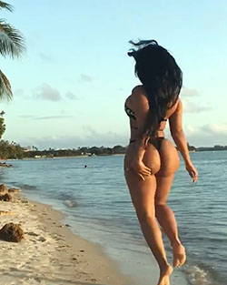 Fotografía de Ayisha Diaz para niña, foto de pierna sexy, diversión al aire libre: Pelo largo,  pelo negro,  chicas de instagram  