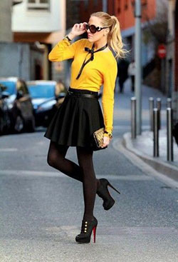 Zapato de tacón alto traje amarillo y negro, moda callejera: Estilo callejero,  Zapato de tacón alto,  Moda con clase  
