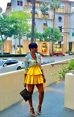 ¡Oh, vaya! Me encanta la falda ra-ra amarillo canario! tan elegante | Ideas de atuendos de verano 2020: Faldas,  Ideas de atuendos,  trajes de verano,  traje amarillo,  estilovore  