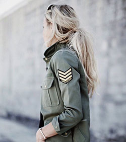 Camisa militar beige para mujer: Uniforme militar,  Estilo callejero,  Trajes De Chaqueta,  Traje Beige  