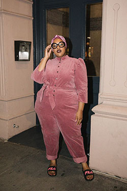 Conjunto color rosa con pantalón: Fotografía de moda,  Semana de la Moda,  Atuendos Para Citas,  Estilo callejero,  Traje rosa  
