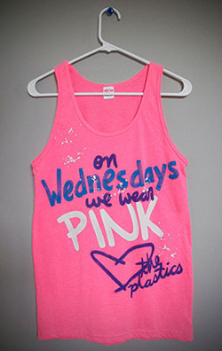 Ideas de ropa de moda rosa con camisa sin mangas, falda, camisa.: trajes de verano,  Camisa sin mangas,  Traje de camiseta,  Traje rosa  