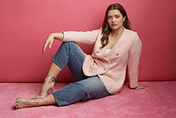 Outfit color rosa, debes probar con jeans: Chicas Calientes,  Pelo largo,  Objetivos del cuerpo,  traje de talla grande,  Traje rosa  