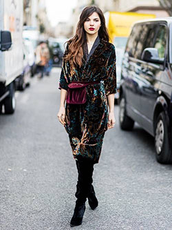 Estilo de atuendo de vestido de Clarissa Archer, fotografía de Instagram de chicas, bota: Estilo callejero,  modelo,  Ideas de atuendos de kimono,  Atuendos Con Botas  