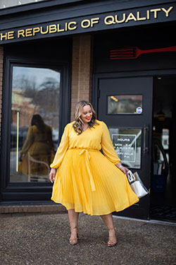 Ideas de outfit amarillo con minifalda: Fotografía de moda,  Atuendos Para Citas,  Estilo callejero,  traje amarillo  