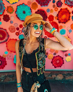 moda de lookbook rosa con accesorios de moda, ideas para sesiones de fotos, Cute Cool Girls: Atuendos De Coachella,  Accesorio de moda,  Trajes de moda  