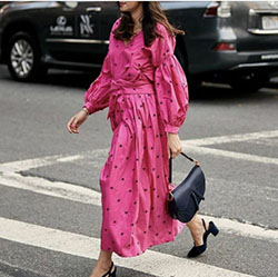 Ideas de atuendos de color rosa 2020 con vestido, semana de la moda de nueva york, semana de la moda de parís: blogger de moda,  Semana de la Moda,  Fotografía de moda,  vestidos rosas,  Semana de la moda de París,  Semana de la moda de Milán  