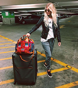 Equipo con accesorio de moda, uniforme, jeans: Accesorio de moda,  Ideas para vestir en el aeropuerto  