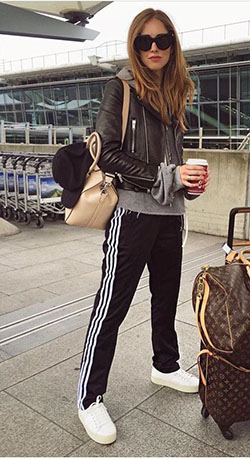 Combinación de colores adidas aeropuerto moda, moda callejera, ropa casual: Estilo callejero,  Traje marrón y negro,  Ideas para vestir en el aeropuerto  