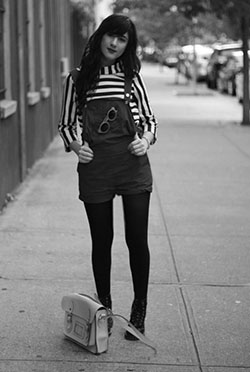 Outfit blanco y negro de instagram con leggins, jeans: fotografía monocromática,  Estilo callejero,  Traje Blanco Y Negro,  En blanco y negro,  Trajes De Legging,  Vestido de puente  