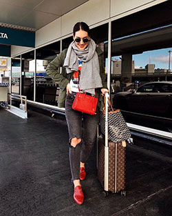Outfit instagram con leggins, blazer, medias: Los Angeles,  Estilo callejero,  Trajes De Legging,  Ideas para vestir en el aeropuerto  